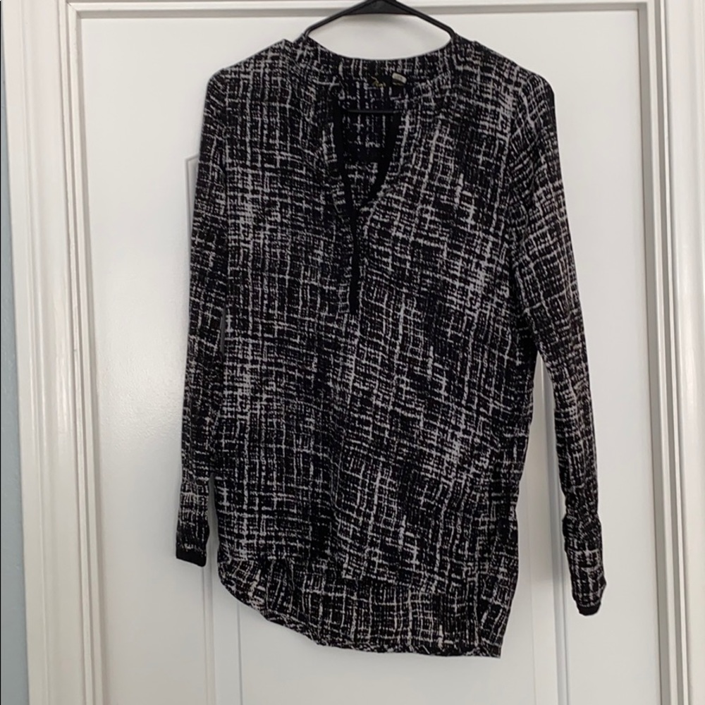 Professional top for office life